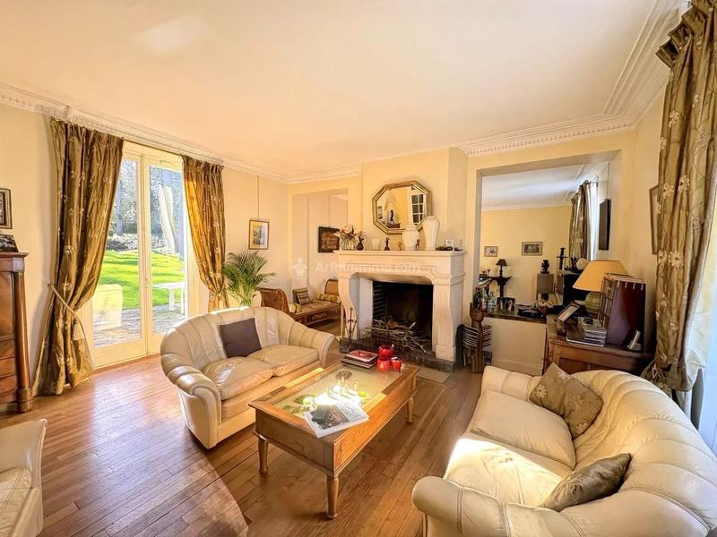 Maison - 214 m² - 8 pièces