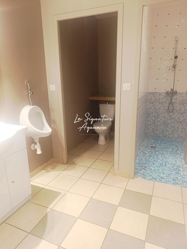 Propriété - 953 m² - 40 pièces