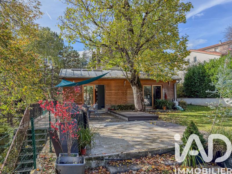 Maison - 213 m² - 8 pièces