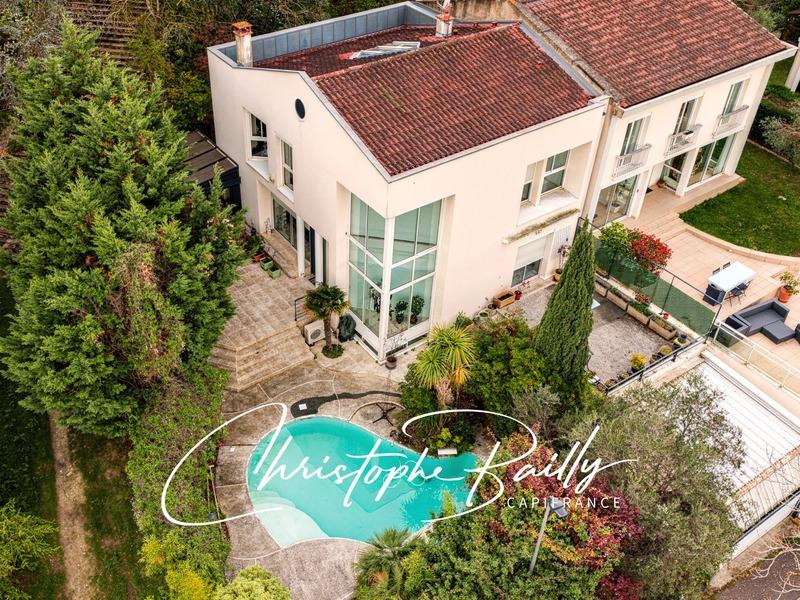 Villa - 195 m² - 8 pièces