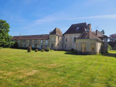 Château - 1 327 m² - 50 pièces