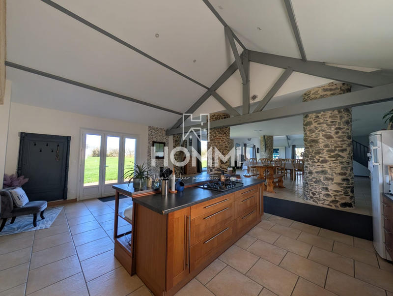 Maison - 253 m² - 8 pièces