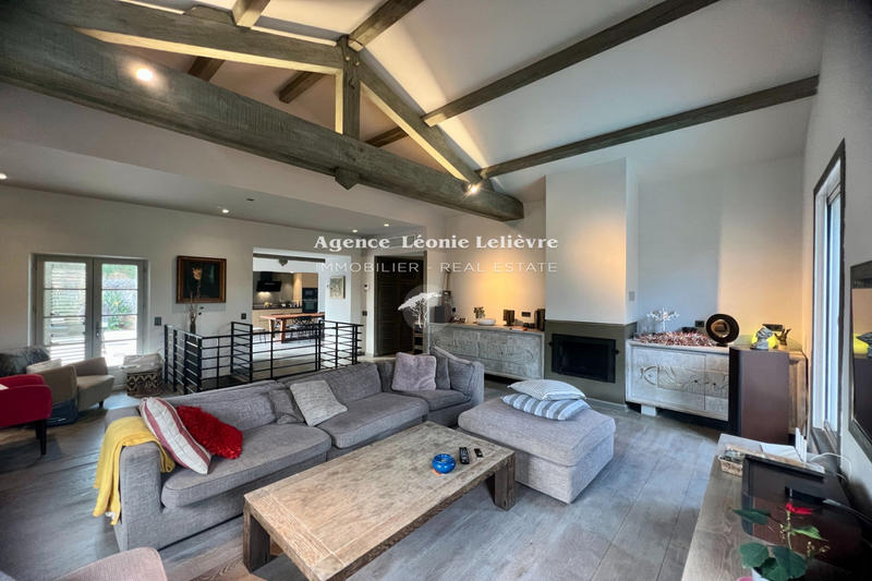 Maison - 273 m² - 9 pièces