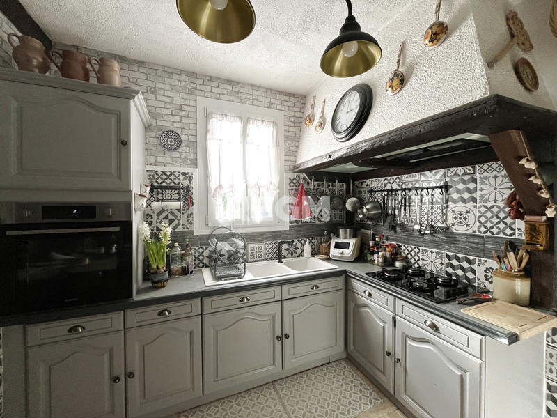 Maison - 230 m² - 8 pièces