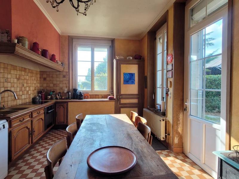 Maison - 240 m² - 10 pièces