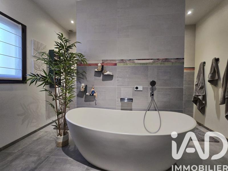 Maison de maîtres - 196 m² - 7 pièces