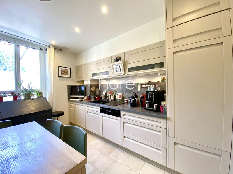 Maison - 200 m² - 8 pièces