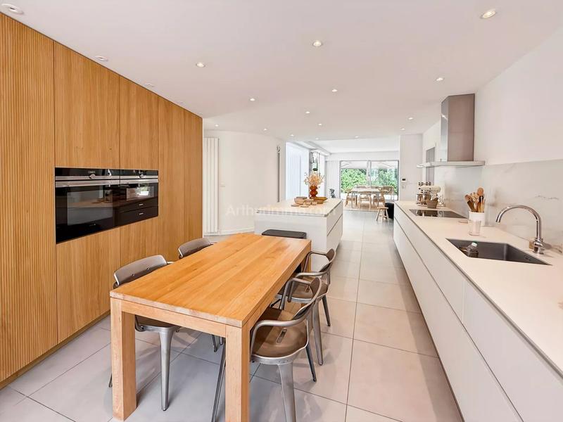 Maison - 312 m² - 7 pièces