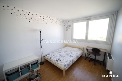 Chambre - 11 m² - 4 pièces