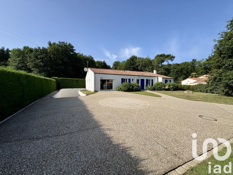 Maison - 225 m² - 9 pièces