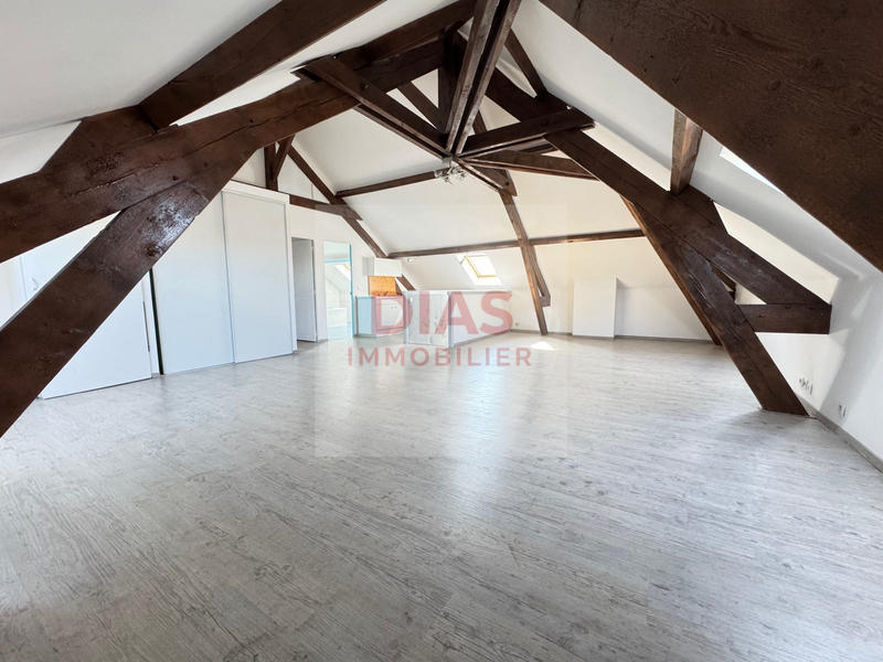 Maison - 245 m² - 1 pièce