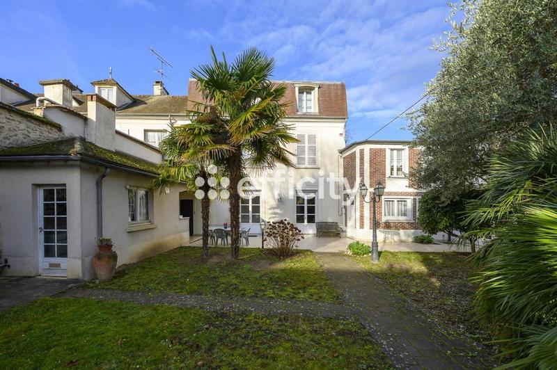 Maison - 223 m² - 9 pièces