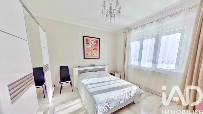 Maison - 280 m² - 10 pièces