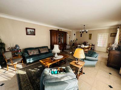 Maison - 264 m² - 9 pièces