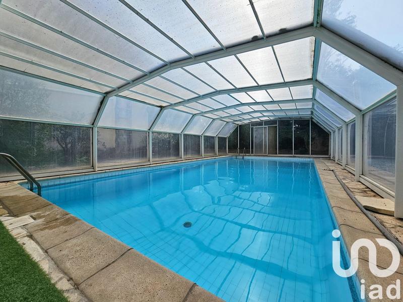 Maison - 957 m² - 25 pièces