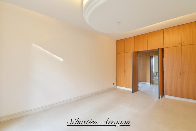 Maison - 460 m² - 14 pièces