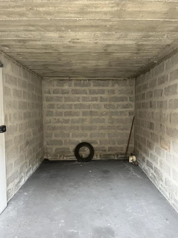 Parking / Garage - 11 m²