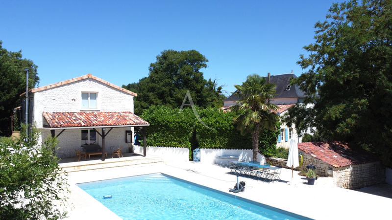 Demeure - 333 m² - 12 pièces