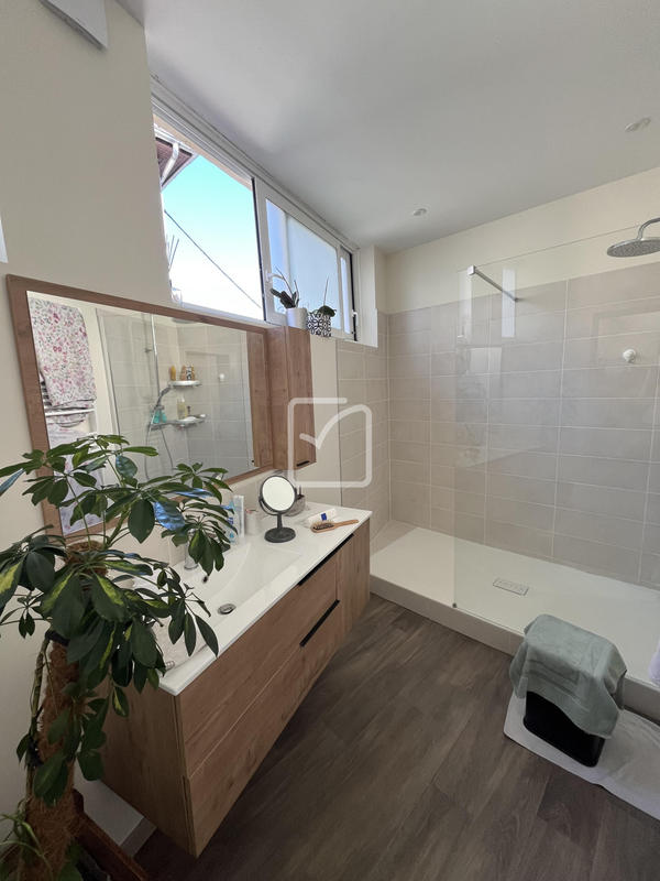 Maison - 300 m² - 9 pièces