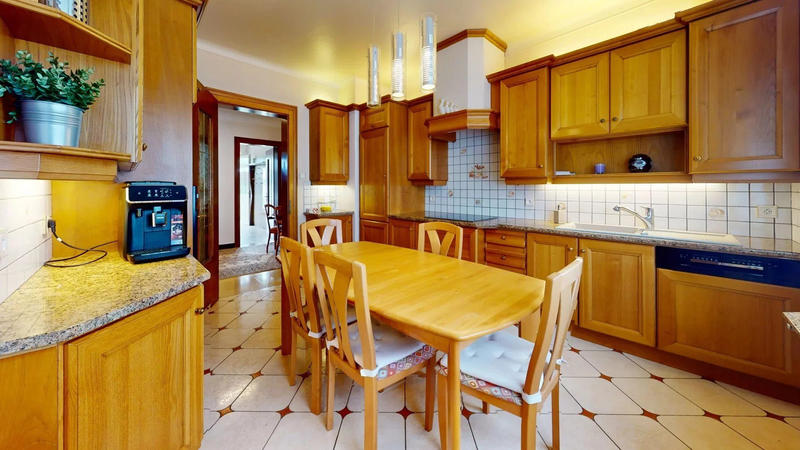 Maison - 226 m² - 7 pièces