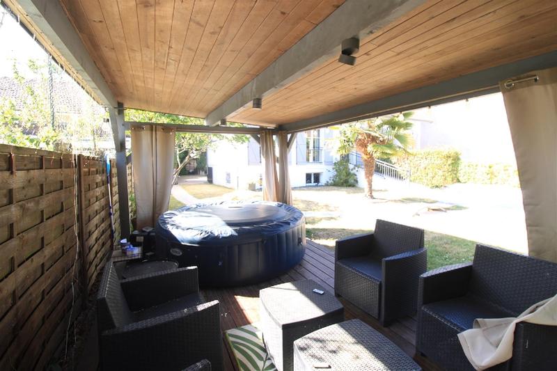 Maison - 220 m² - 7 pièces