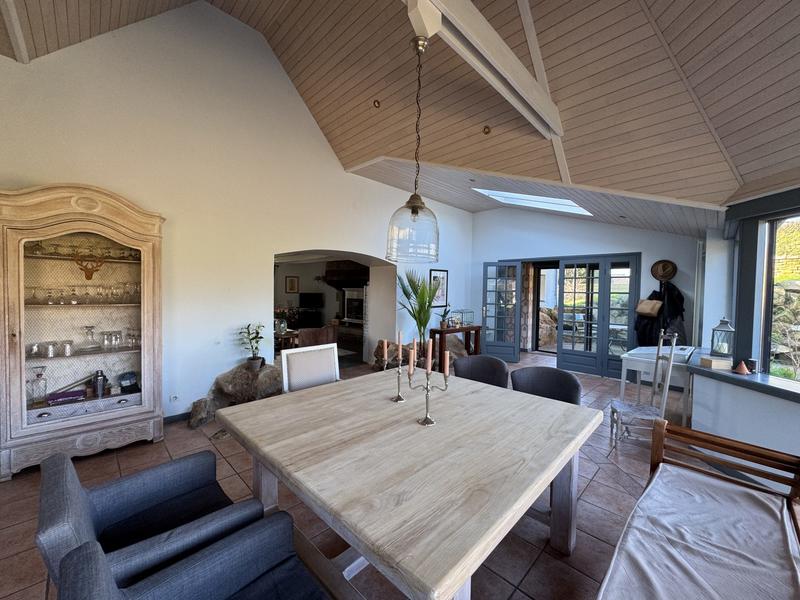 Maison - 201 m² - 7 pièces