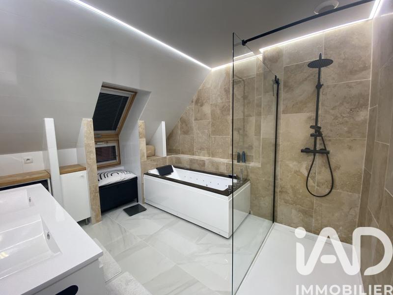 Maison - 236 m² - 7 pièces