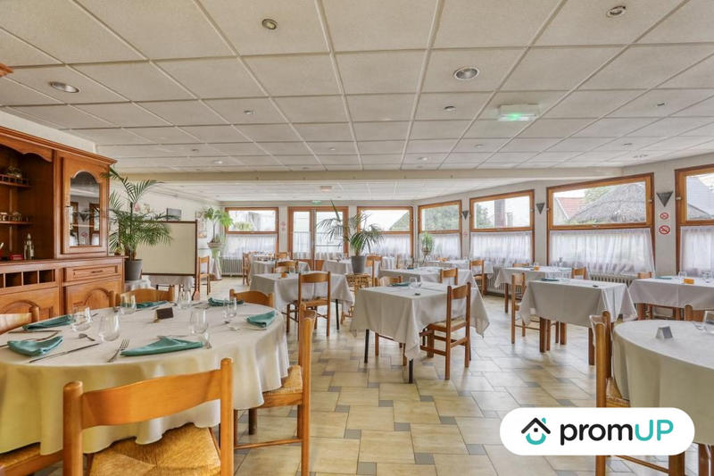 Local commercial - 1 097 m² - 22 pièces