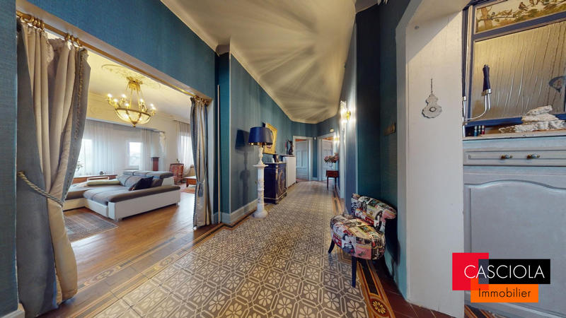 Maison - 259 m² - 9 pièces