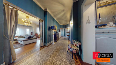 Maison - 259 m² - 9 pièces