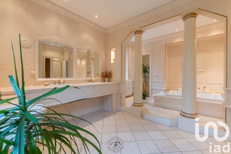 Maison - 432 m² - 18 pièces