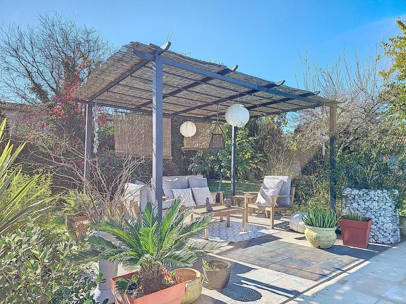 Maison - 240 m² - 8 pièces