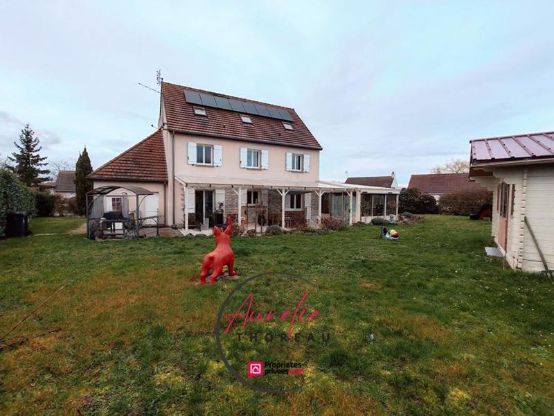 Maison - 202 m² - 9 pièces