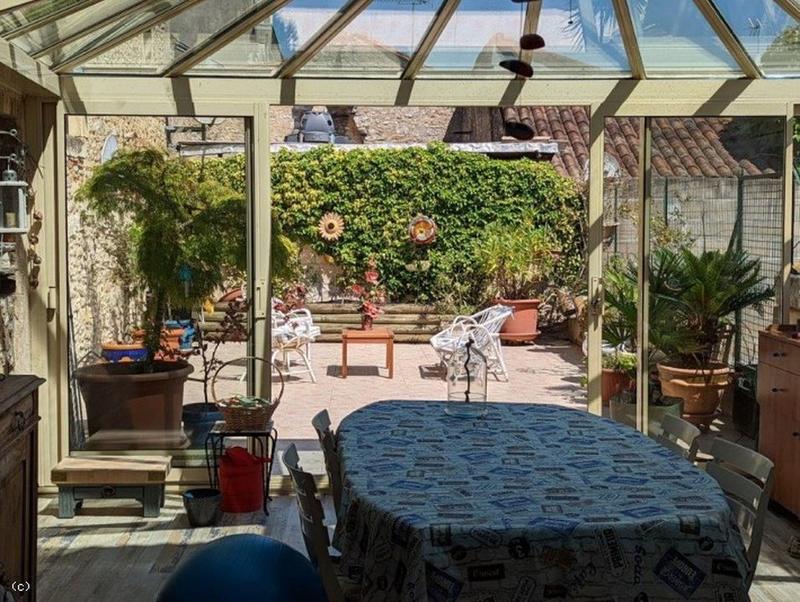 Maison - 212 m² - 7 pièces