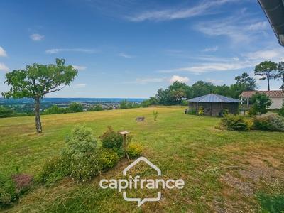 Maison - 235 m² - 7 pièces