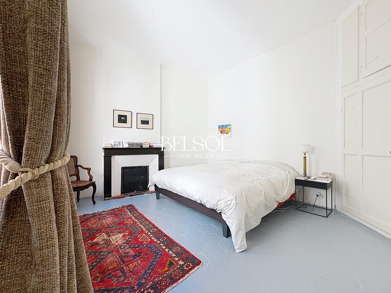 Maison - 300 m² - 8 pièces