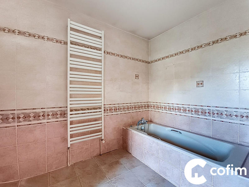 Maison - 209 m² - 8 pièces