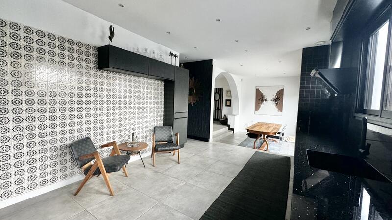 Maison - 200 m² - 8 pièces