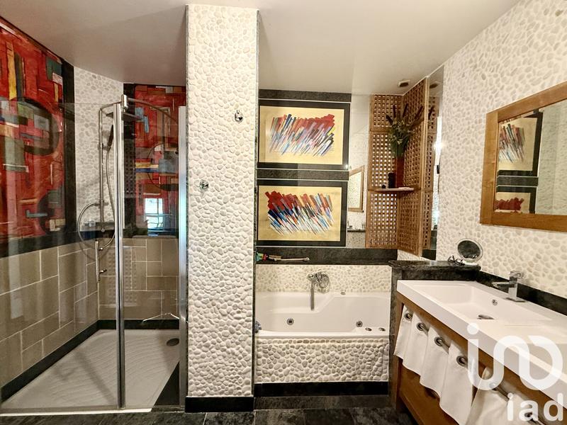 Maison - 210 m² - 8 pièces