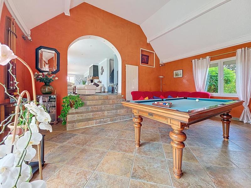 Maison - 240 m² - 6 pièces