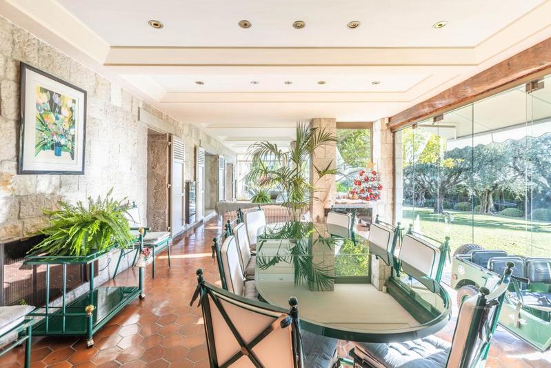 Villa - 360 m² - 8 pièces