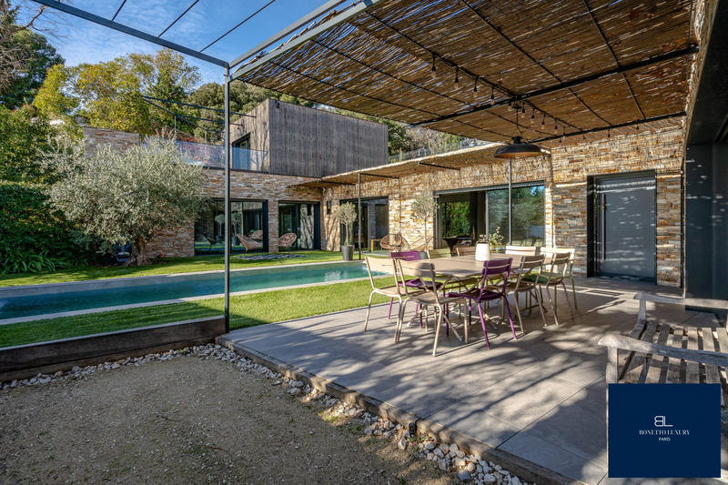 Maison contemporaine - 218 m² - 6 pièces