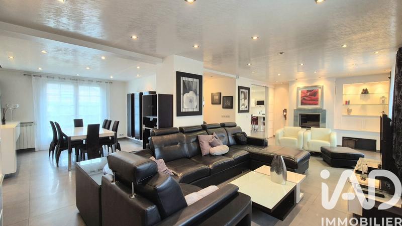 Maison - 230 m² - 7 pièces