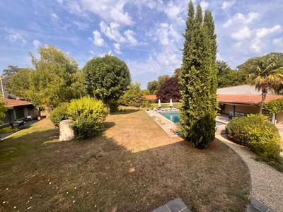 Maison - 270 m² - 6 pièces