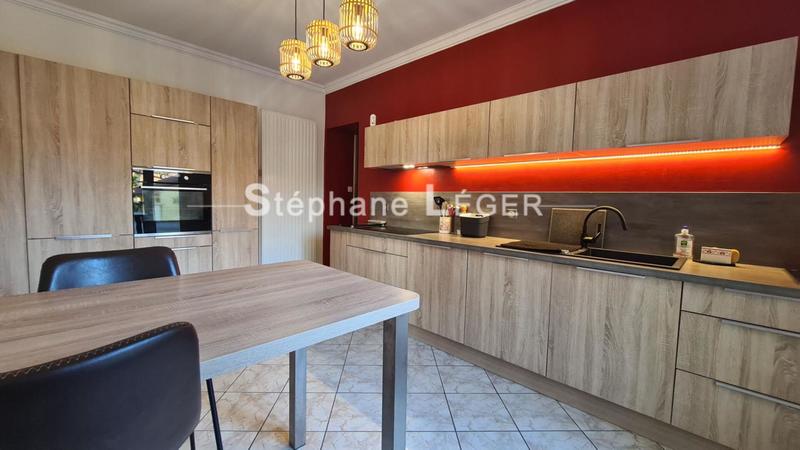 Maison - 220 m² - 10 pièces