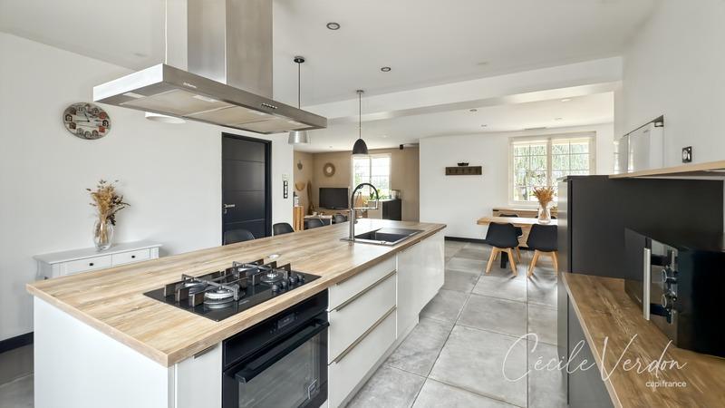 Maison - 160 m² - 8 pièces