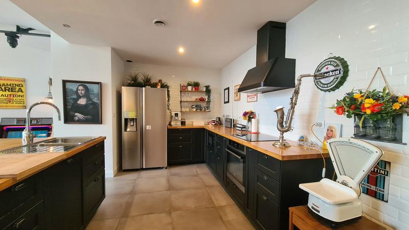 Loft - 350 m² - 9 pièces