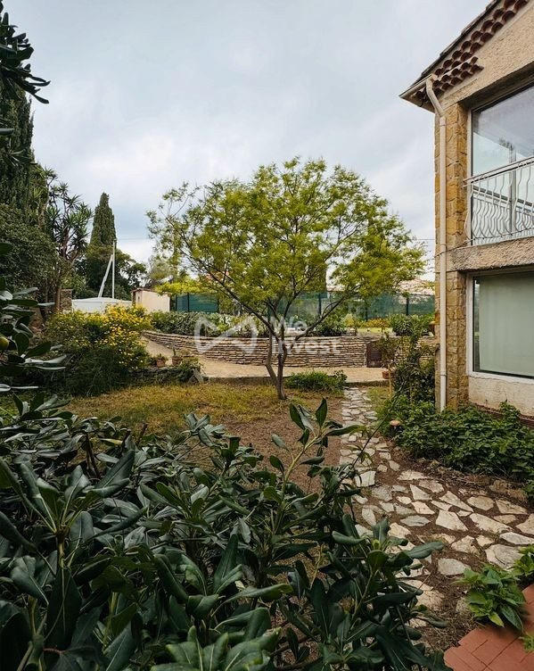 Maison - 235 m² - 8 pièces