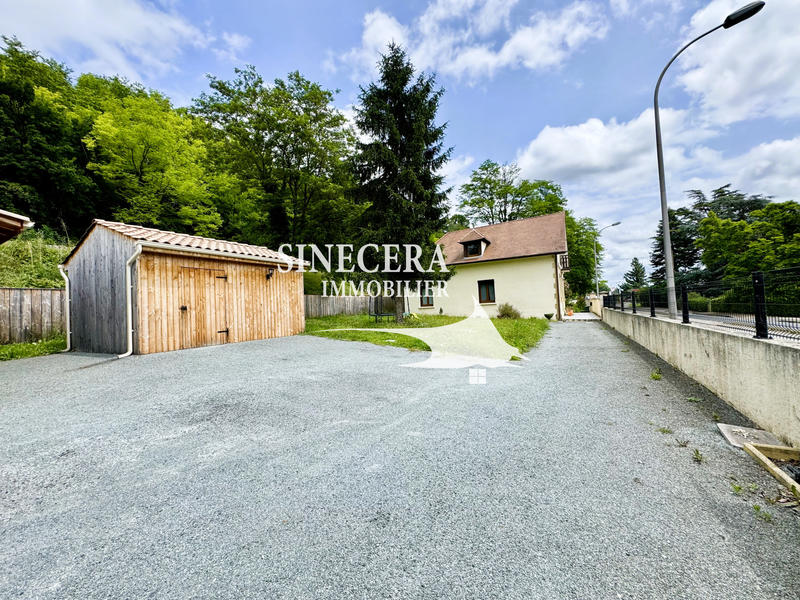 Maison - 243 m² - 10 pièces