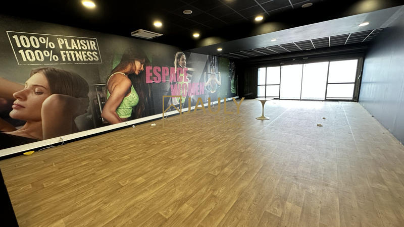 Local commercial - 2 800 m²